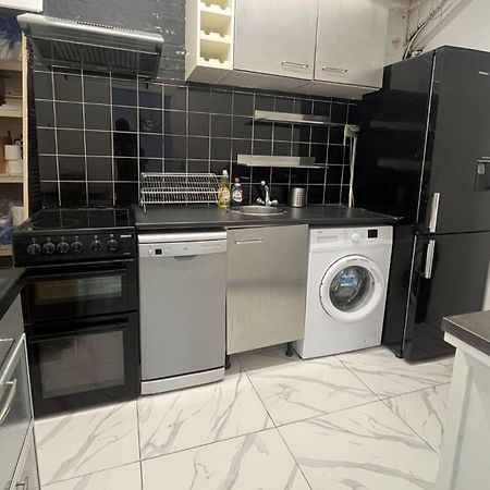 Nifty 2 Bedroom Flat In Goswell Rd Londen Buitenkant foto