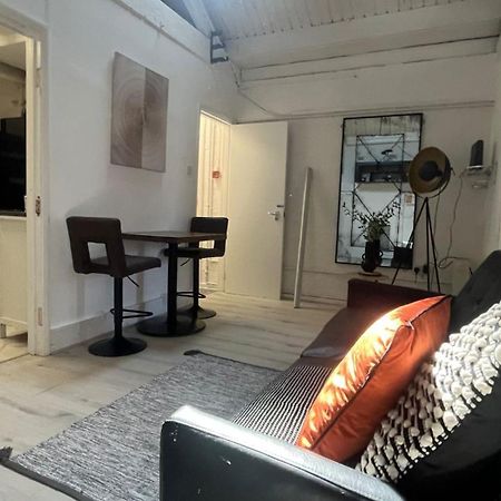 Nifty 2 Bedroom Flat In Goswell Rd Londen Buitenkant foto