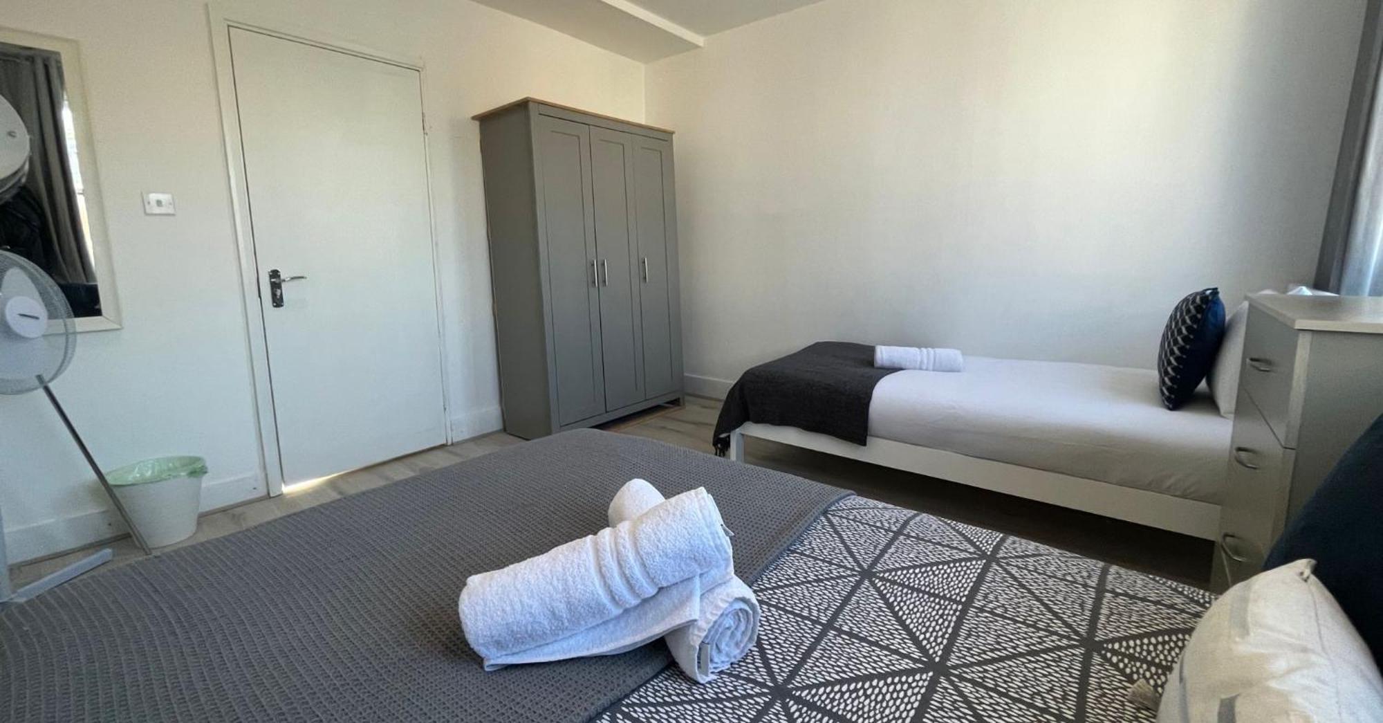 Nifty 2 Bedroom Flat In Goswell Rd Londen Buitenkant foto